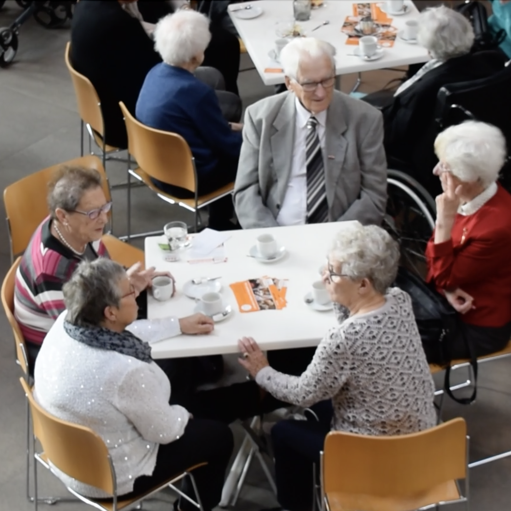 deelnemers aan een tafel