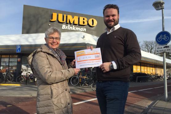 Vrijwilliger bij supermarkt