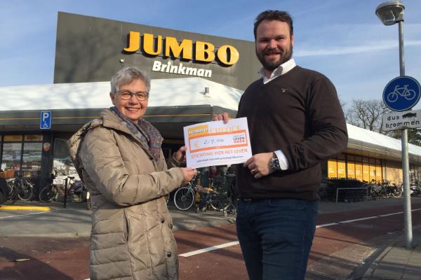 Vrijwilliger bij supermarkt